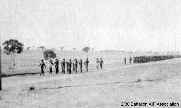 Bathurst Army Camp
The Band leads the 2/30th on a march at Bathurst Army Camp, Easter, 1941.
Keywords: 061230