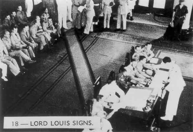 018 - Lord Louis signs
Japanese surrender ceremony inside the Municipal Buildings in Singapore.
