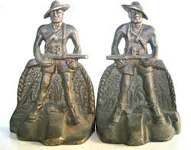 Book ends
Pair of cast book ends that belonged to NX31777 - Cpl. William (Bluey) McNEIL - B Company, 12 Platoon.
Keywords: 070429