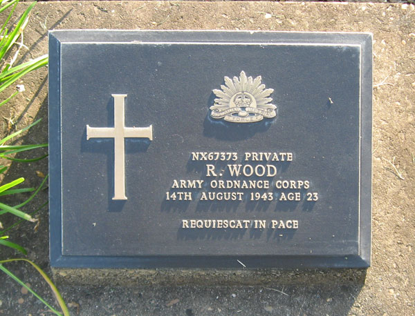 NX67373 - WOOD, Raymond, Pte. - C Company
Transferred to MLFDU on 1/4/1942.

Kanchanaburi Cemetery, Grave 1.G.18

NX67373 PRIVATE 
R. WOOD
ARMY ORDNANCE CORPS
14TH AUGUST 1943 AGE 23

REQUIESCAT IN PACE (May he rest in peace)
Keywords: 071106