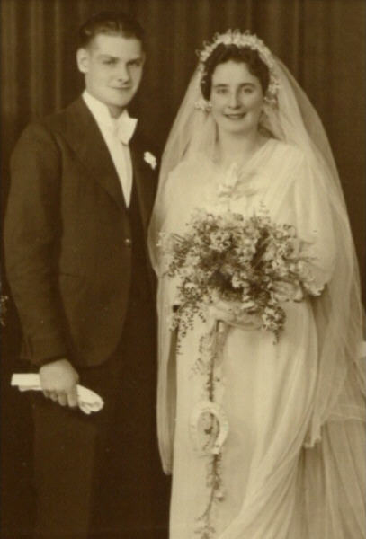 Wedding of Mr and Mrs Busine
Wedding of NX77799 - Pte. Sydney Herbert Thomas BUSINE and Mrs. Rheita Ann BUSINE on 17/6/1939
Keywords: 20120830a