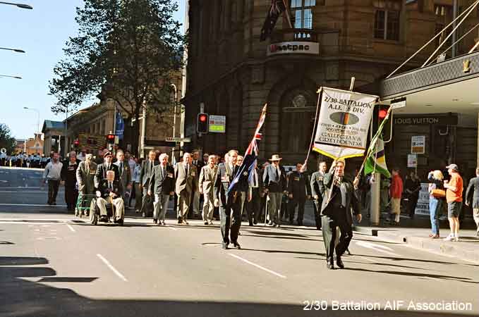 Anzac Day, Sydney, 2004
Heading towards Martin Place to begin the Anzac Day March.
Keywords: AnzacDay2004