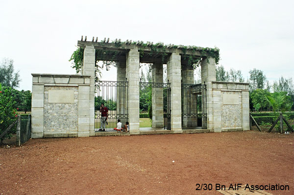 Thanbyuzayat War Cemetery
Main entrance to Cemetery
Keywords: Thanbyuzayat